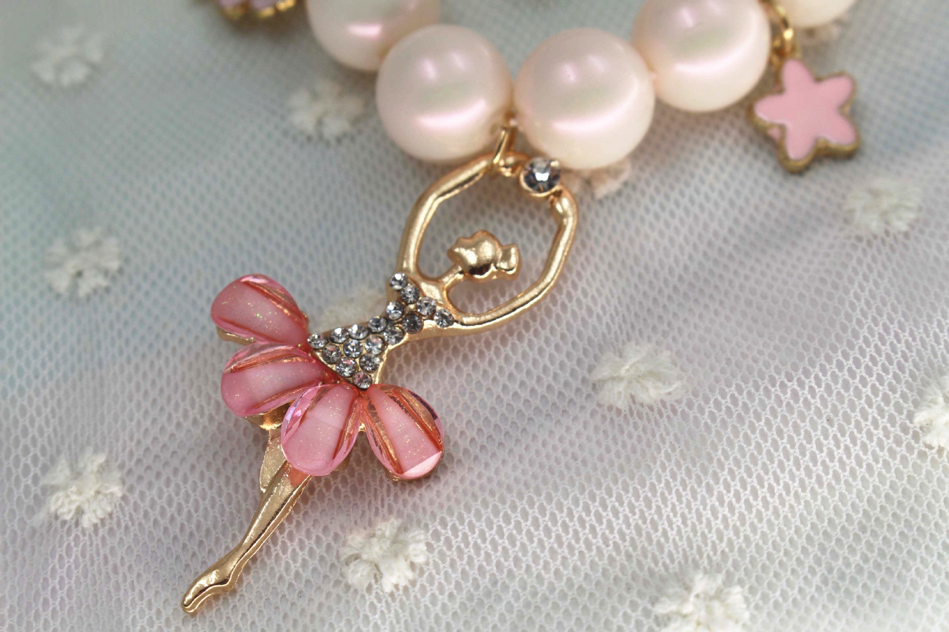Four Flaire Korean Jewelry Neckless – Elegant Pearl Necklace for Girls